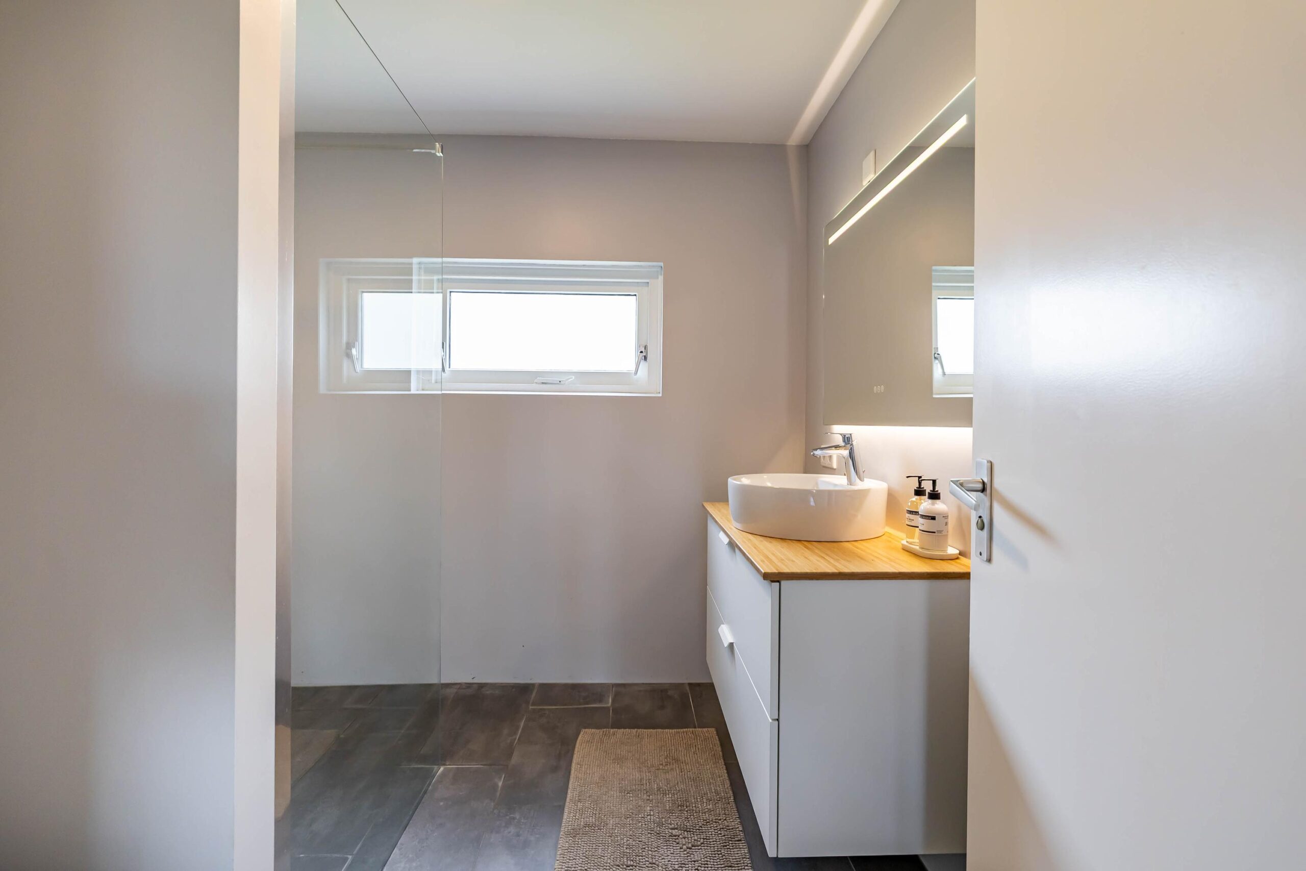 Tussenwoning te koop: Hobbemaweg 4, Eelde